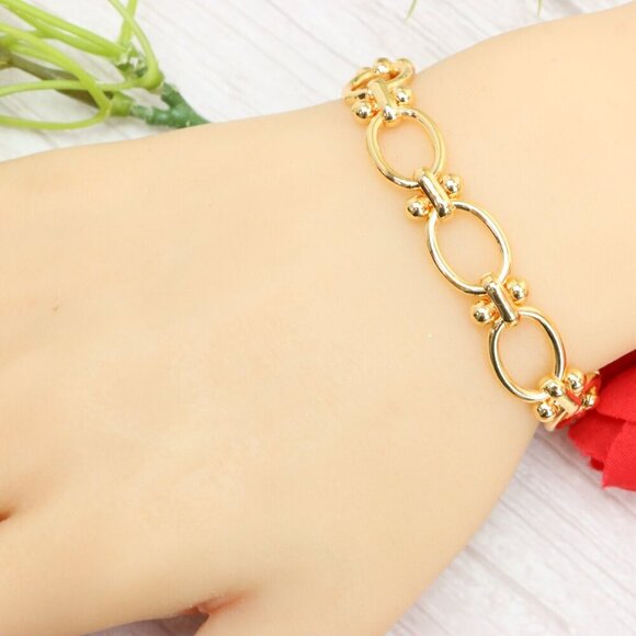 "Trendy Handmade Bracelet – A Thoughtful Gift for Girls & Women | UNVRC1611 - Picture 7 of 10